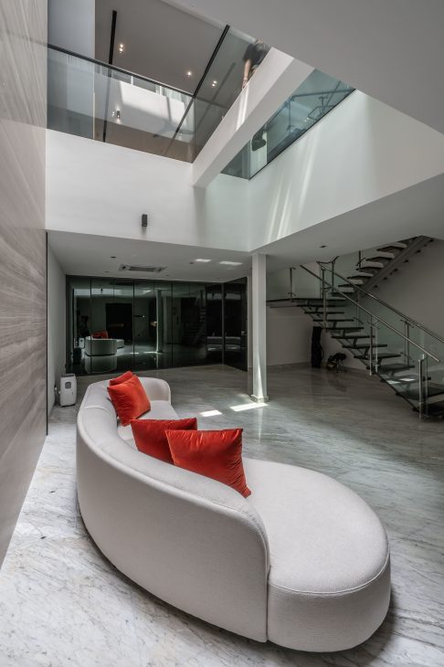 Luxury sofa White sofa Red pillows Double volume High ceilingi interior design