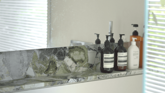 Shower niche
