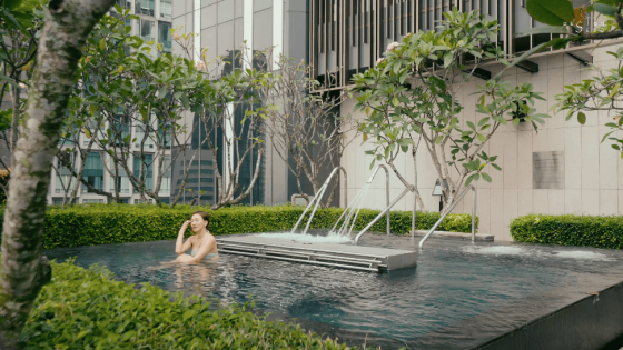 EQ hotel Equatorial Hotel modern hotel Kuala Lumpur luxury hotel fancy hotel holiday hotel Malaysia EQ 5 star hotel five star hotel decoration art entrance lobby entrance luxury decoration green environmental friendly swimming pool pool facilities green plants tropical