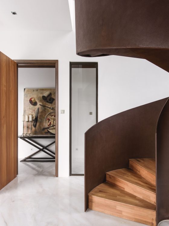 Ledang Heights S/LAB 10 interior designer architecture interior design luxury home luxury house modern luxury pool house tropical pool house swimming pool open courtyard open house courtyard pool courtyard design seed Alex Lee stairs staircase sculpture