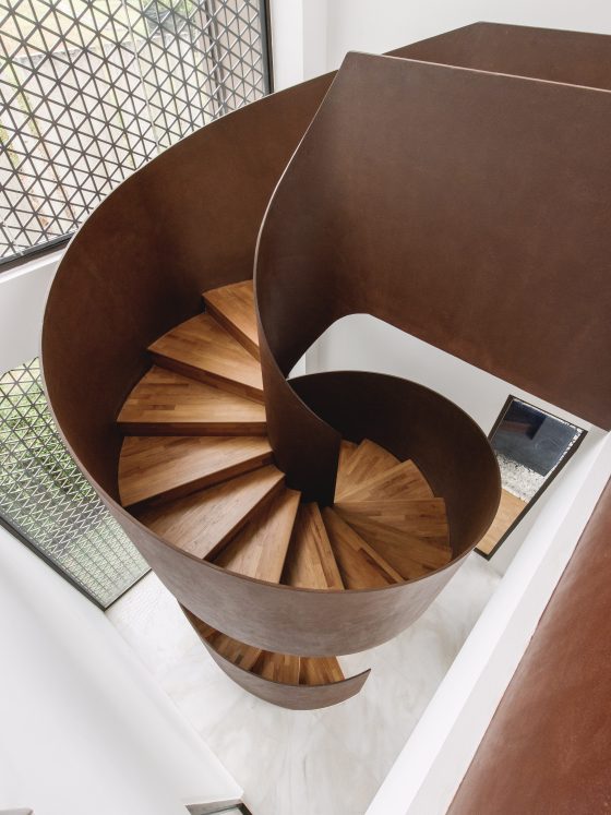 Ledang Heights S/LAB 10 interior designer architecture interior design luxury home luxury house modern luxury pool house tropical pool house swimming pool open courtyard open house courtyard pool courtyard design seed Alex Lee stairs staircase sculpture