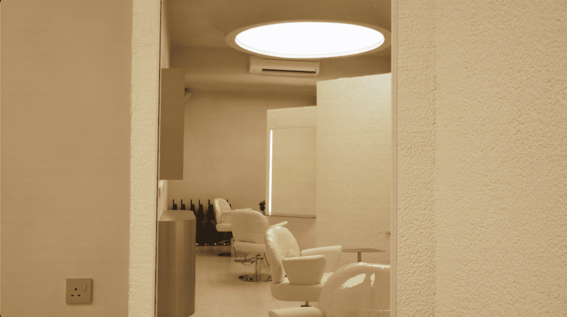 her maison homme hair salon salon salon design commercial spaces hairdresser hairdressing stephy yiwen design seed Alex Lee cave cave design cave walls wall treatments wall designs unique walls interior design interior spaces architecture carpentry curves textured wall masculine feminine contrasting