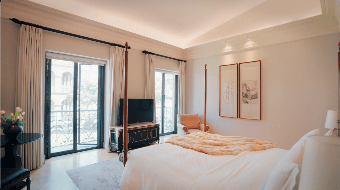 hotel villa lakeside lakeview holiday vacation qiu shui qiu shui villa design seed Alex Lee interior design architecture UNESCO world heritage site Jiangnan style courtyard Buddhist architecture small luxury hotels luxury hotels heritage century 100-year-old relic restoration West Lake Hangzhou Eastern-style courtyard room design hotel rooms zhang ai ling wan qing shi mei gui qing minimalist character infinity pool modern design western restaurant courtyard landscape garden landscape ideas landscaping