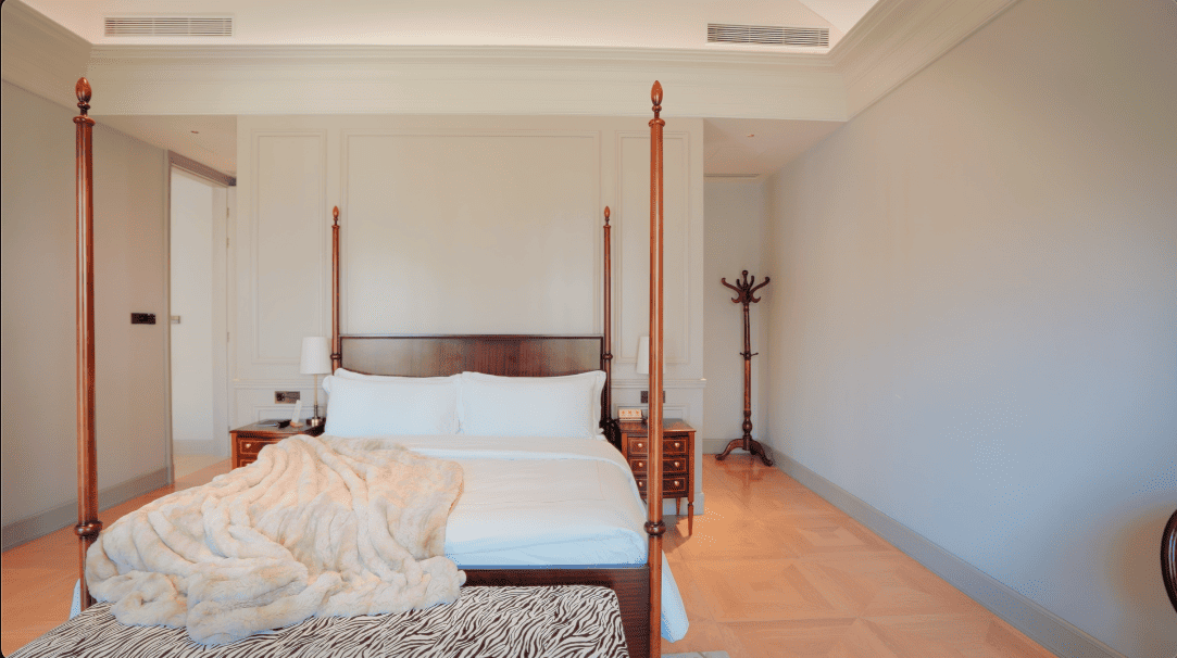 hotel villa lakeside lakeview holiday vacation qiu shui qiu shui villa design seed Alex Lee interior design architecture UNESCO world heritage site Jiangnan style courtyard Buddhist architecture small luxury hotels luxury hotels heritage century 100-year-old relic restoration West Lake Hangzhou Eastern-style courtyard room design hotel rooms zhang ai ling wan qing shi mei gui qing minimalist character infinity pool modern design western restaurant courtyard landscape garden landscape ideas landscaping