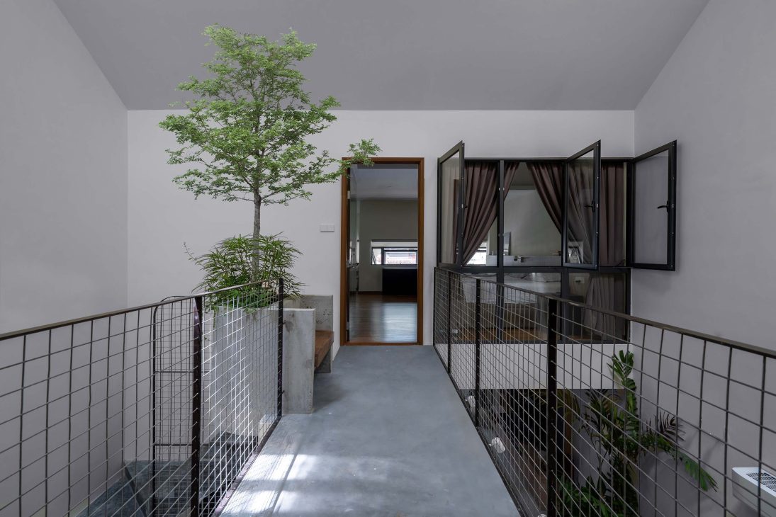 introverted house garden design seed alex lee tropical houses homes tour architecture architect O2CA Malaysian houses terrace houses terrace transformation small homes family bricks red extraordinary homes edric choo greenery link bridge double volume courtyard windows angled windows master bedroom bathroom design bathroom ideas master bathroom light bright ventilation layout reno renovation changes plans car porch secret garden hidden garden private garden living room open plan kitchen dining staircase planter box planter bridge green eco wing construction sanctuary oasis plants damansara perforated calming serene intimate homeowners shophouses polycarbonate roof tiles skylight