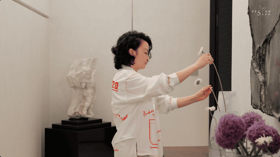 healing spaces homes house harmony design spilt contrasting different modern luxury interior design design seed Alex Lee China china design eastern style unique homes couple family homes entrance hallway piano area art art gallery open living area healthy homes natural organic soft curves rich colours warmth sculptural reception family music area photographic furniture skylights bright house artistic alfresco dining space dining area kitchen staircase home theater garden landscaping recessed lighting minimal cabinetry daylight light airy glass panels crystal column artwork public area Italian artist space hall living hall deep red timber flooring indoor trees bold playful chair neutral palette nook bedroom master bedroom reading corner study desk personal space forest green spiral staircase walk-in wardrobe master bedroom slanted ceiling combination merging styles architecture home tours house tours architect design house ideas inspo inspiration home tour renovation ideas elegant homes ideas stunning houses beautiful house design carenessland CDA China Design awards