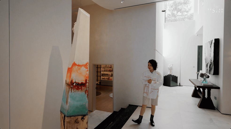 healing spaces homes house harmony design spilt contrasting different modern luxury interior design design seed Alex Lee China china design eastern style unique homes couple family homes entrance hallway piano area art art gallery open living area healthy homes natural organic soft curves rich colours warmth sculptural reception family music area photographic furniture skylights bright house artistic alfresco dining space dining area kitchen staircase home theater garden landscaping recessed lighting minimal cabinetry daylight light airy glass panels crystal column artwork public area Italian artist space hall living hall deep red timber flooring indoor trees bold playful chair neutral palette nook bedroom master bedroom reading corner study desk personal space forest green spiral staircase walk-in wardrobe master bedroom slanted ceiling combination merging styles architecture home tours house tours architect design house ideas inspo inspiration home tour renovation ideas elegant homes ideas stunning houses beautiful house design carenessland CDA China Design awards