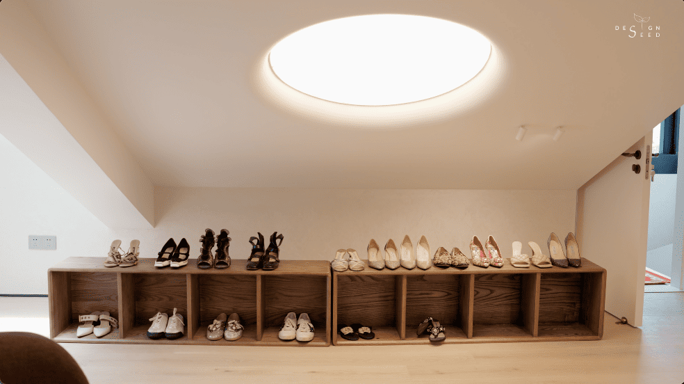 healing spaces homes house harmony design spilt contrasting different modern luxury interior design design seed Alex Lee China china design eastern style unique homes couple family homes entrance hallway piano area art art gallery open living area healthy homes natural organic soft curves rich colours warmth sculptural reception family music area photographic furniture skylights bright house artistic alfresco dining space dining area kitchen staircase home theater garden landscaping recessed lighting minimal cabinetry daylight light airy glass panels crystal column artwork public area Italian artist space hall living hall deep red timber flooring indoor trees bold playful chair neutral palette nook bedroom master bedroom reading corner study desk personal space forest green spiral staircase walk-in wardrobe master bedroom slanted ceiling combination merging styles architecture home tours house tours architect design house ideas inspo inspiration home tour renovation ideas elegant homes ideas stunning houses beautiful house design carenessland CDA China Design awards