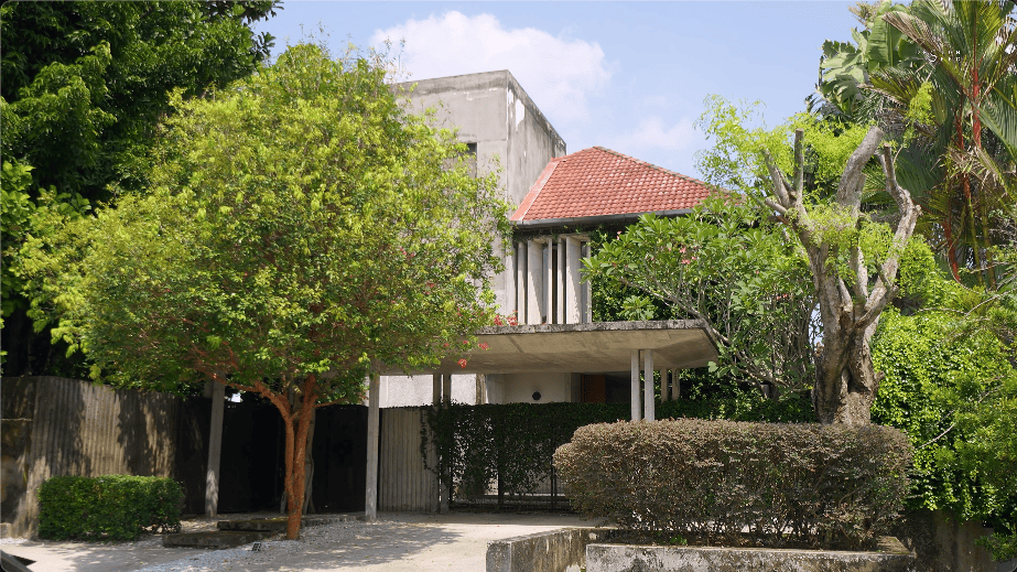 alex lee design seed tropical house transformation renovation construction landscape landscaping green greenery trees bungalow bungalow design mentahmatters design architect architecture urban city farm cheras lapan house shin chang neighbourhood facade trees ficus sandbrick walls layers fish pond garden privacy grid water feature pond fish pond grid canopy tall doors wood wooden doors foyer indoor outdoor divider workspace study materials honesty function steel structural slender durable low maintenance raw refined minimalist minimalism layout ideas interior design ideas craftsmanship two tier doors lower panel upper panel tropical house home house tour solid wood plywood living area double volume netting unique changes cantilevered kitchen area floor space open plan clarity experiment paulo mendes inspiration architectural build trees terazzo floor stainless steel ccountertop red brick kitchen industrial warm ventilation light natural light master bedroom unique beautiful eco friendly functional practical nature walk-in wardrobe cabinetry shared garden resources avocade garden farm community shared land extra land malaysia malaysian homes malaysian architecture