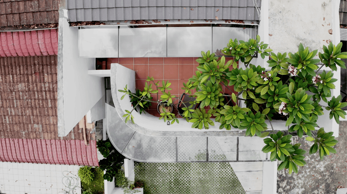 terrace house transformation design seed alex lee design interior design architecture architect Malaysia Malaysian houses terrace houses homes house tour family home winston paperspace two storey design kokun house project traffic privacy quiet highway wall noise barrier lifestyle old house renovation inspo ideas small home antique furniture laundry open plan diversity mixed family hidden room skylight louvre staircase light natural light daylight rooms study area master bedroom plants trees landscaping personal garden courtyard swimming pool tiles reflection calm resort feel facade curves kokun organic form concrete grasscrete sun direction grass terazzo red peranakan tiles floor plans layout unique stunning beautiful home modern homes challenges property