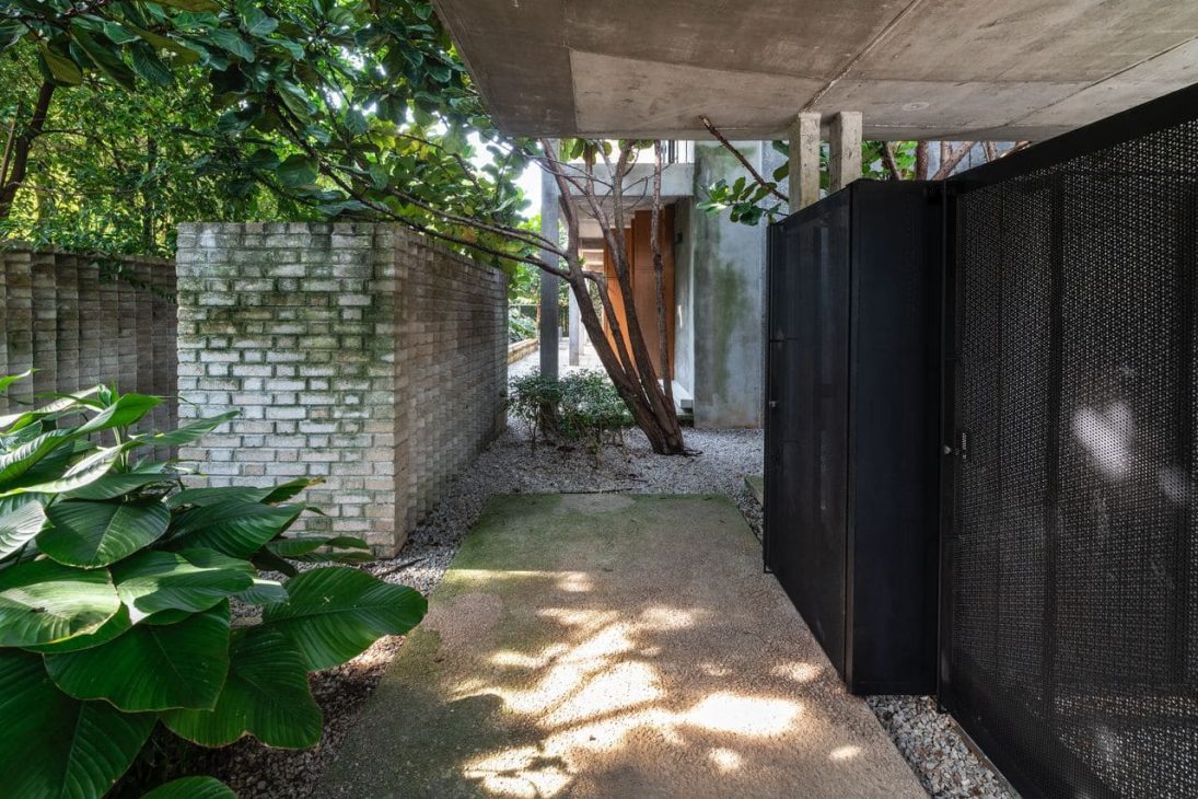 alex lee design seed tropical house transformation renovation construction landscape landscaping green greenery trees bungalow bungalow design mentahmatters design architect architecture urban city farm cheras lapan house shin chang neighbourhood facade trees ficus sandbrick walls layers fish pond garden privacy grid water feature pond fish pond grid canopy tall doors wood wooden doors foyer indoor outdoor divider workspace study materials honesty function steel structural slender durable low maintenance raw refined minimalist minimalism layout ideas interior design ideas craftsmanship two tier doors lower panel upper panel tropical house home house tour solid wood plywood living area double volume netting unique changes cantilevered kitchen area floor space open plan clarity experiment paulo mendes inspiration architectural build trees terazzo floor stainless steel ccountertop red brick kitchen industrial warm ventilation light natural light master bedroom unique beautiful eco friendly functional practical nature walk-in wardrobe cabinetry shared garden resources avocade garden farm community shared land extra land malaysia malaysian homes malaysian architecture