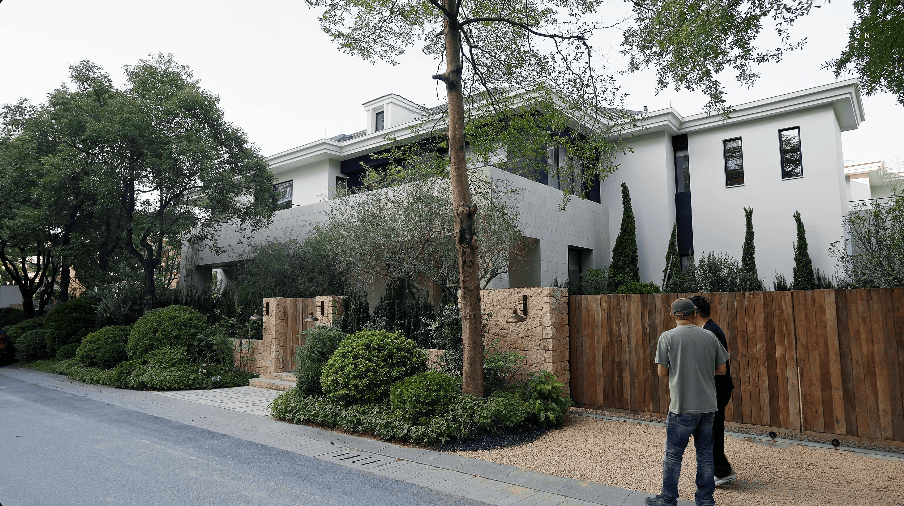 design seed alex lee mansion lakeside lake beautiful china aranya luxury villa nature mansion bungalow design interior design architecture homes house tour carenessland bedroom tea pavilion scenery landscape greenery tropical aranya holiday vacation ideas living room windows modern luxurious rich expensive design photography inspiration inspo living area double volume bedroom gym open plan garden light greenery